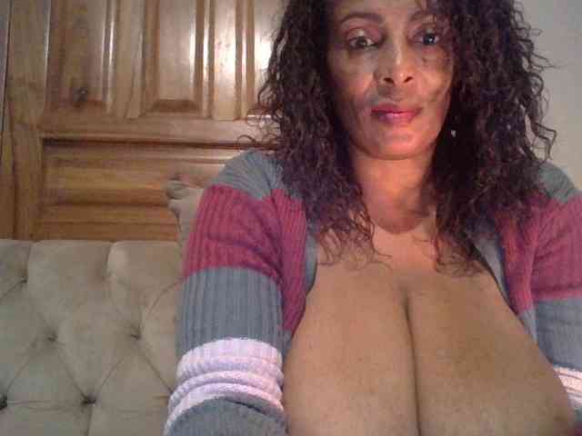 Busty8 webcam