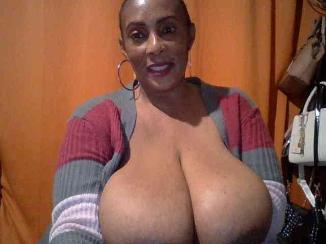 Busty8 webcam