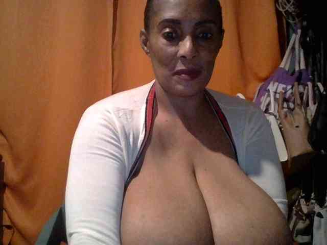Busty8 webcam