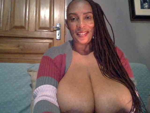 Busty8 webcam