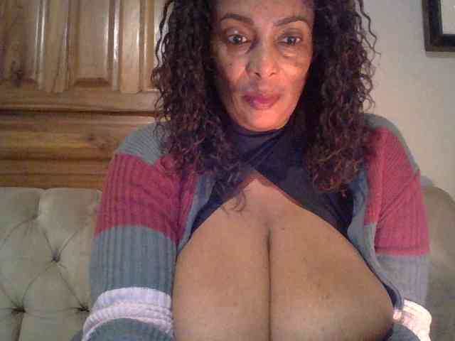 Busty8 webcam