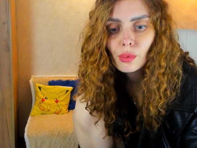 le modèle miagrantes est en webcam porno dans un show sur le site bongacams, il possède les tags suivants: White/Caucasian,Redhead,Shaved