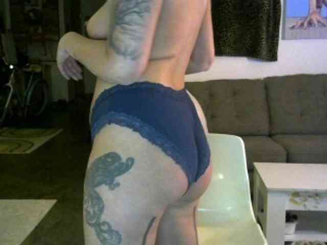 LoveMeHateMe webcam