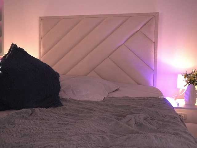 Sofia-Jones live webcam show