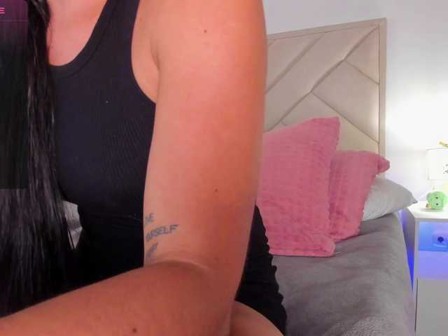 sofia-jones live show