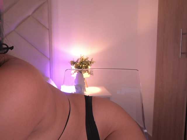 Sofia-Jones live cam on BongaCams