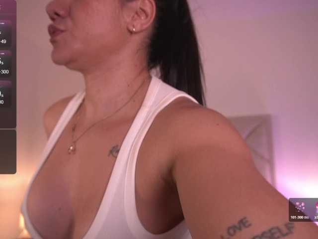 Sofia-Jones live cam on BongaCams