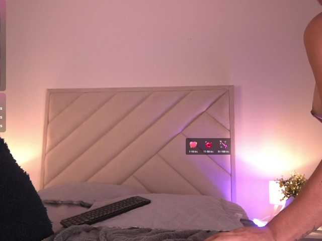 Sofia-Jones live webcam show