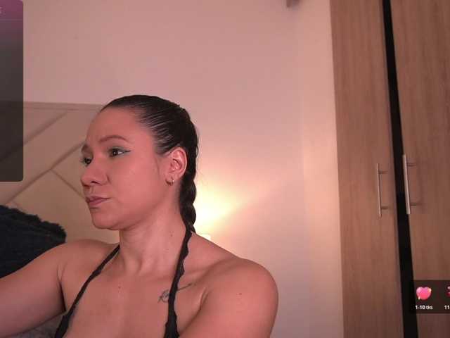 Sofia-Jones live cam on BongaCams