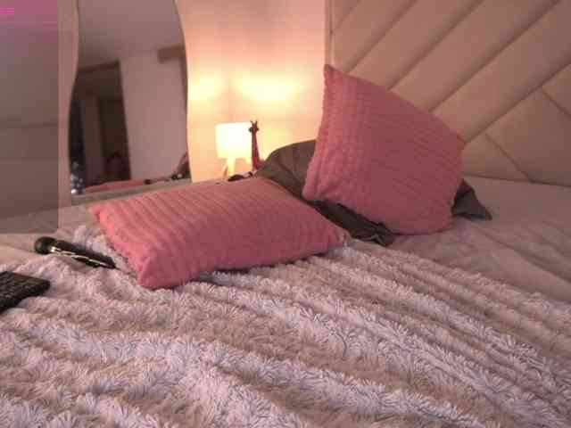 Sofia-Jones webcam