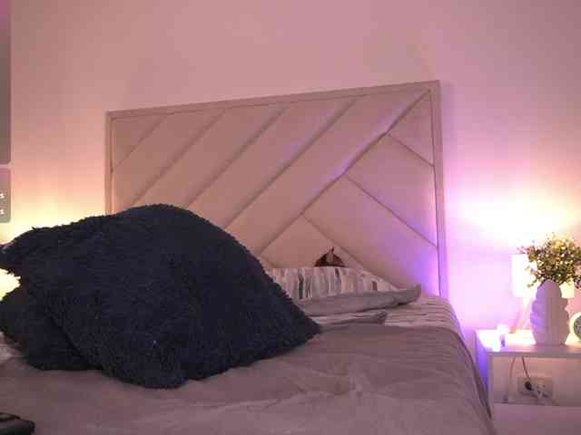 Sofia-Jones webcam