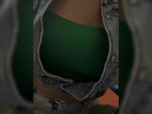 Sofia-Jones webcam
