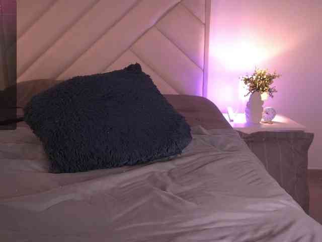 Sofia-Jones webcam