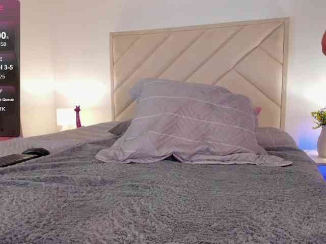 Sofia-Jones webcam