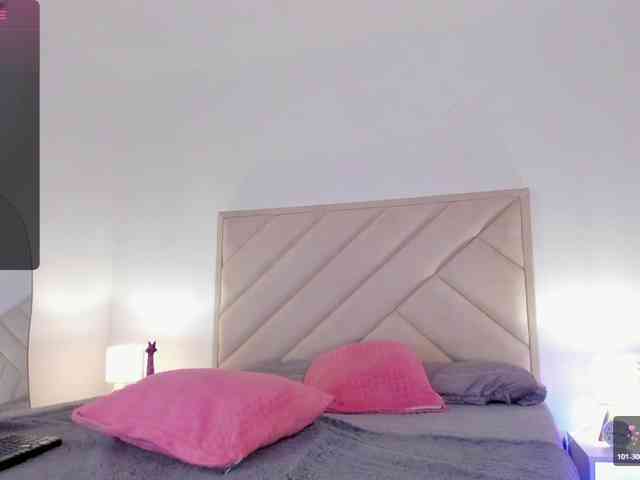 Sofia-Jones webcam