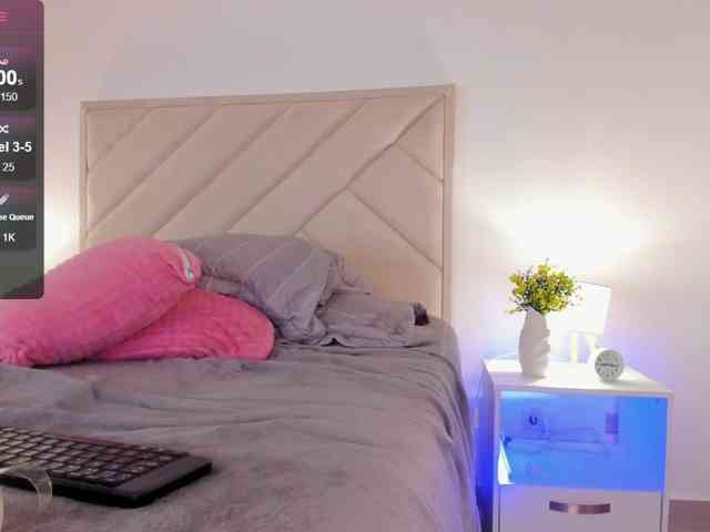Sofia-Jones webcam
