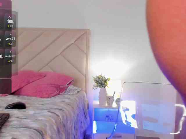 Sofia-Jones webcam