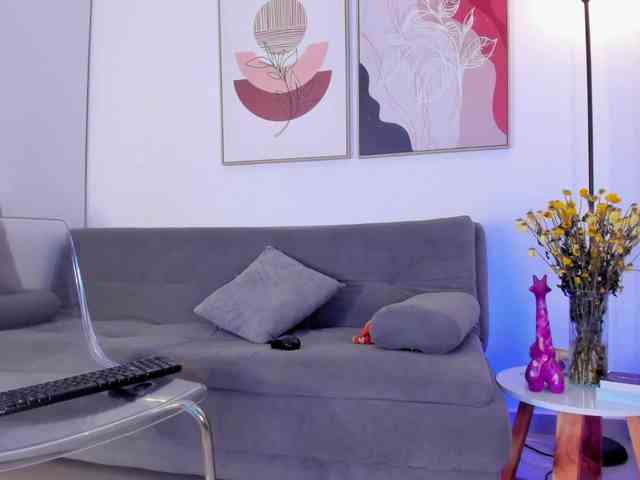 Sofia-Jones webcam