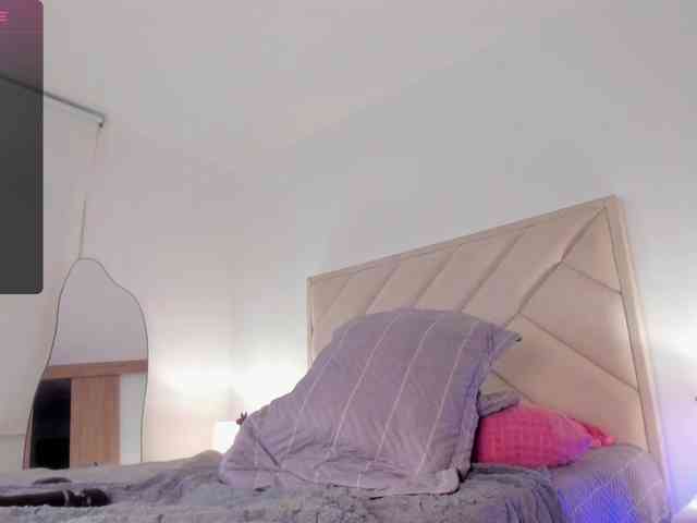 Sofia-Jones webcam