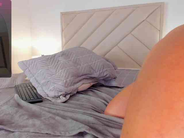 Sofia-Jones webcam