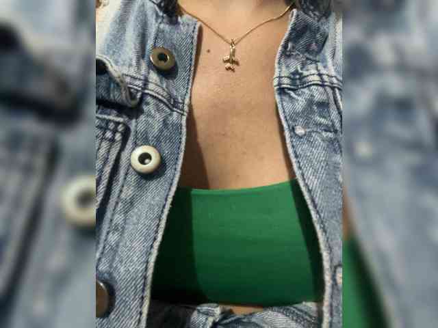 Sofia-Jones webcam