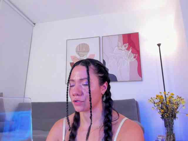 Sofia-Jones webcam