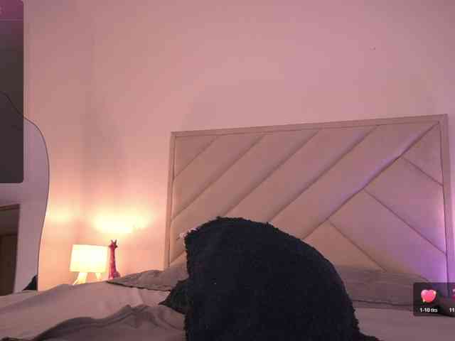 Sofia-Jones webcam