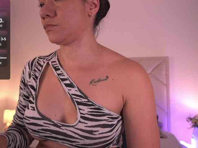 Sofia-Jones webcam