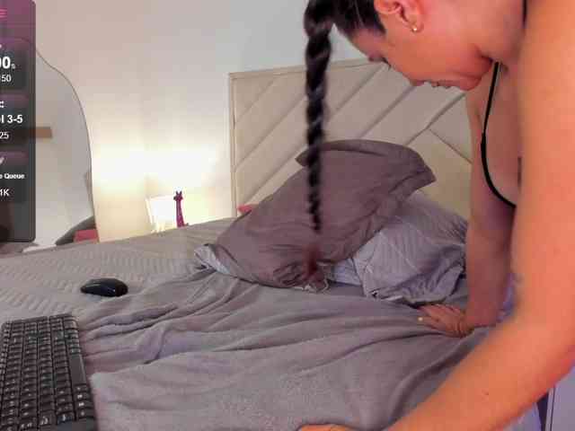 Sofia-Jones webcam