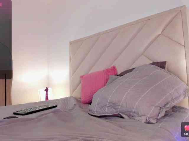 Sofia-Jones webcam