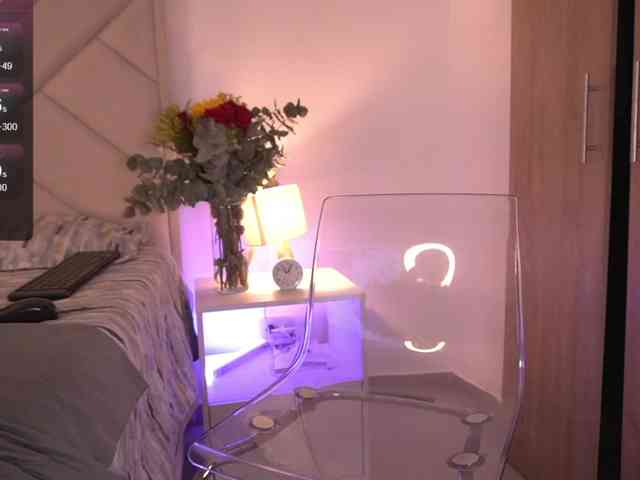 sofia-jones's live room
