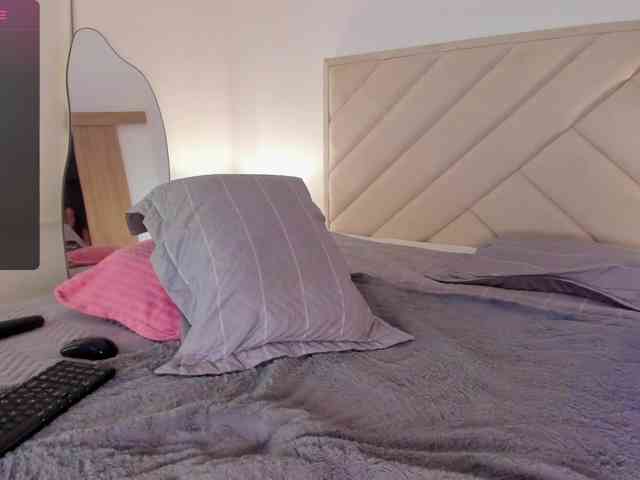 Sofia-Jones webcam