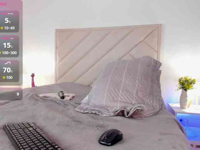 Sofia-Jones webcam