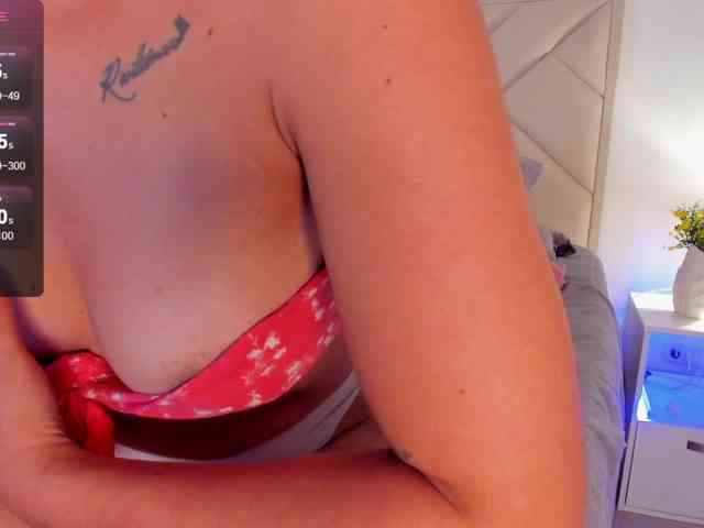 Sofia-Jones webcam