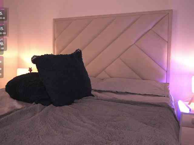 Sofia-Jones webcam