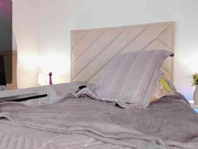 Sofia-Jones webcam