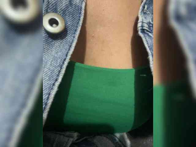 Sofia-Jones webcam