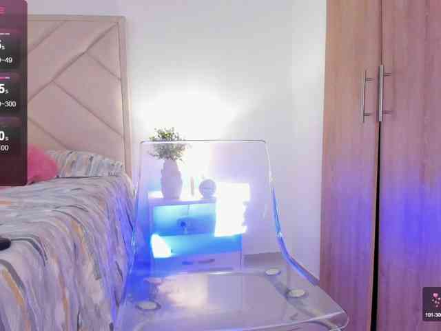 Sofia-Jones webcam