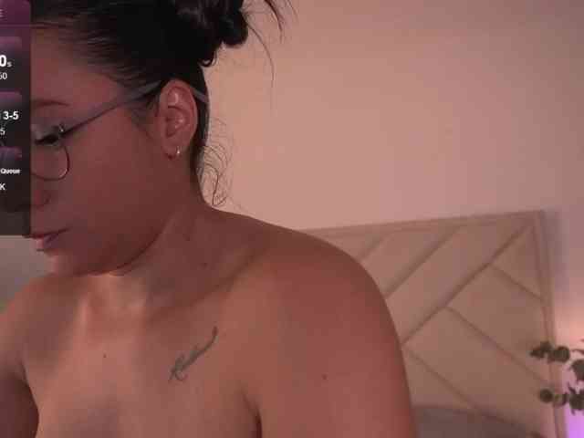 Sofia-Jones webcam