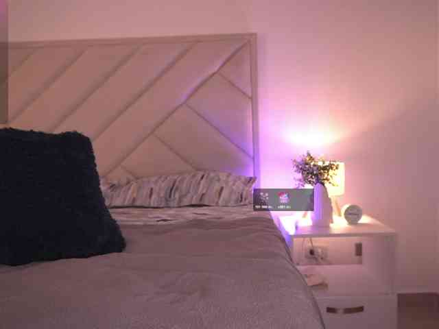 Sofia-Jones webcam