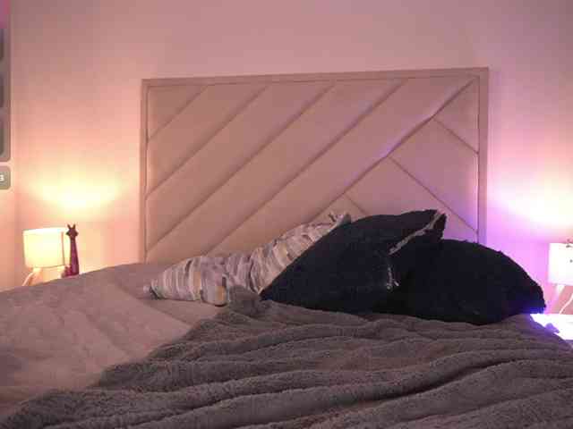 Sofia-Jones webcam