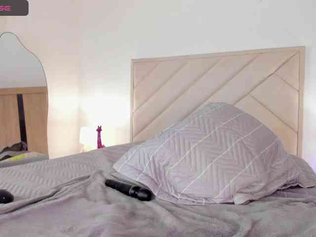 Sofia-Jones webcam