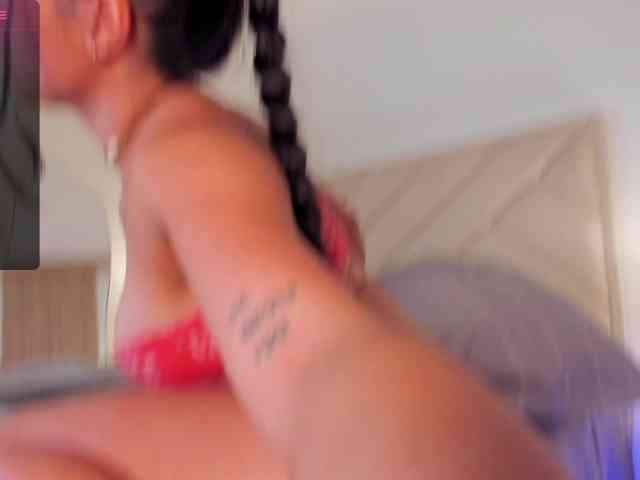 Sofia-Jones webcam