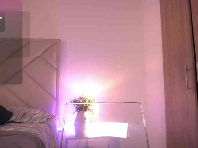 Sofia-Jones webcam