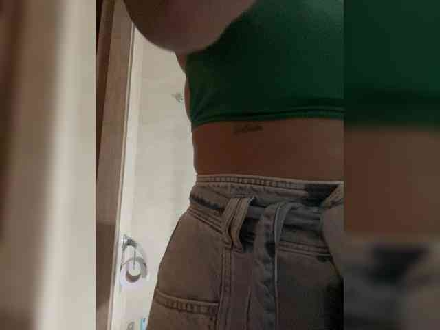 Sofia-Jones webcam