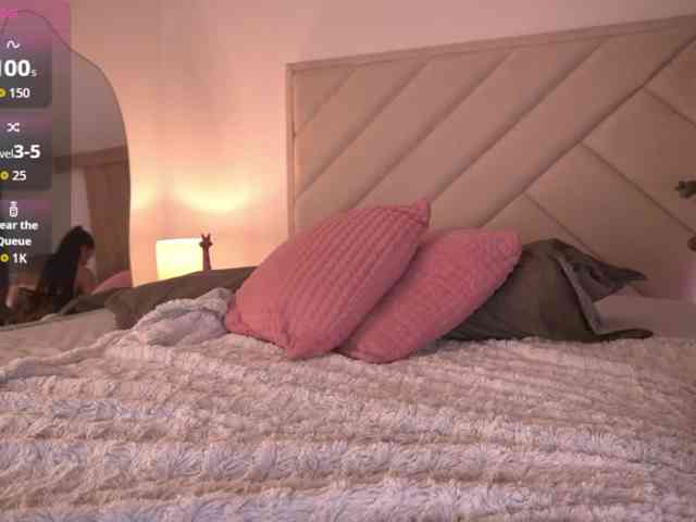 Sofia-Jones webcam