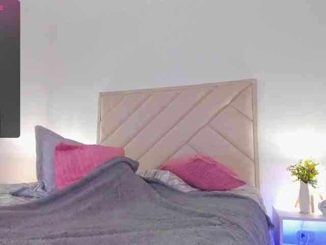 Sofia-Jones webcam