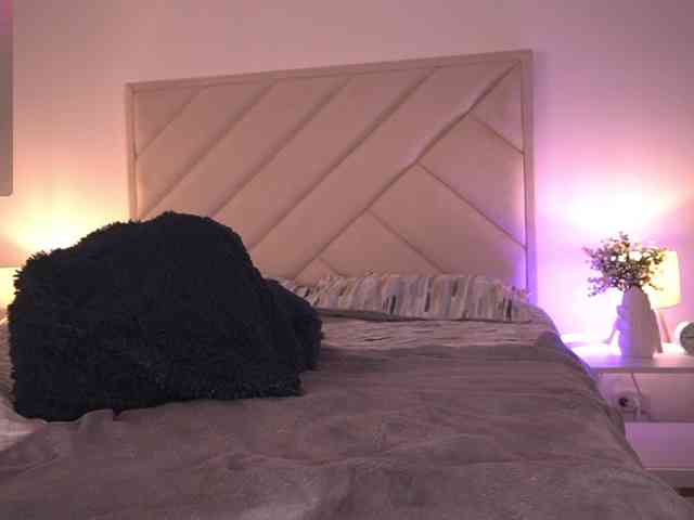 Sofia-Jones webcam
