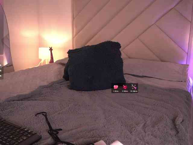 Sofia-Jones webcam