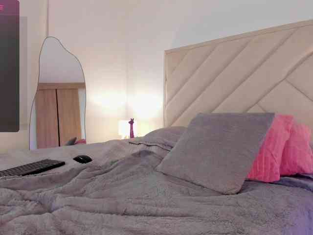 Sofia-Jones webcam